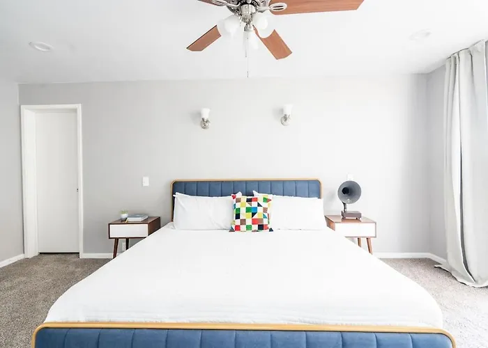 Apartamento Midcentury With Pool & Rec