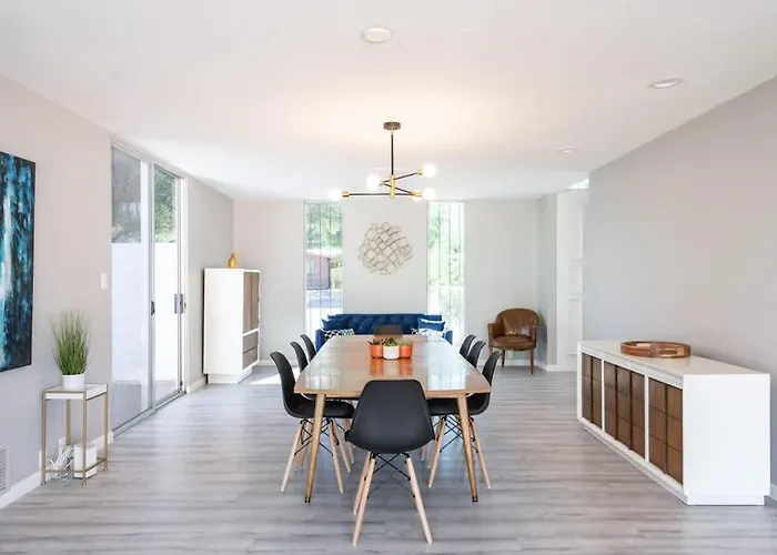 Midcentury With Pool & Rec Apartamento *