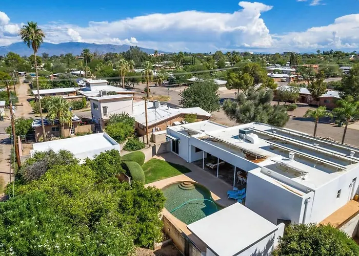 Midcentury With Pool & Rec * Tucson