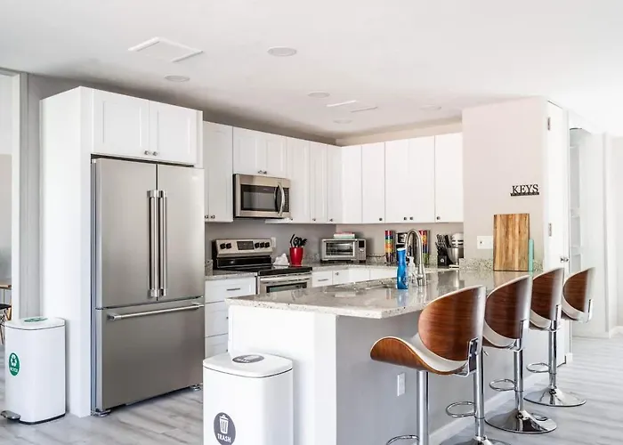 Apartamento Midcentury With Pool & Rec
