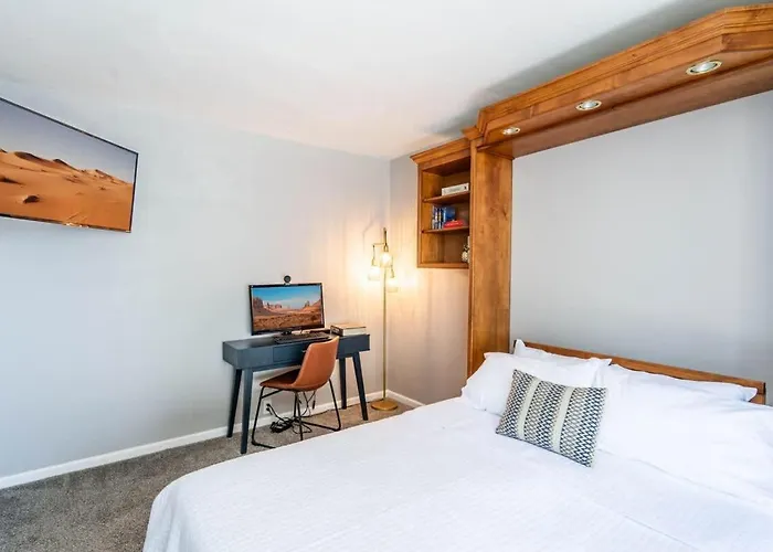 Midcentury With Pool & Rec Apartamento *
