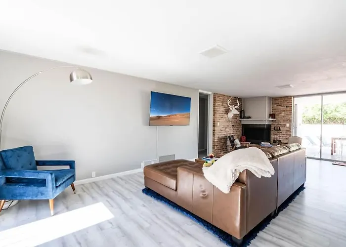 Midcentury With Pool & Rec Apartamento *
