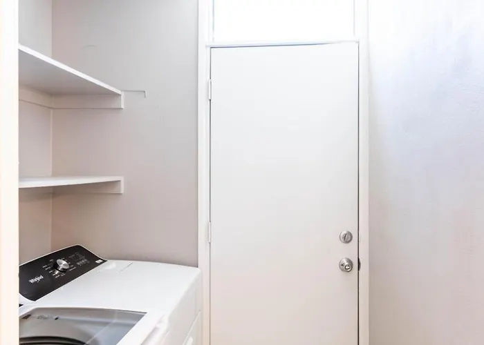 Apartamento Midcentury With Pool & Rec