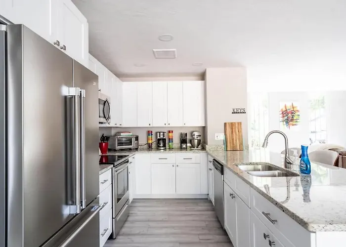 Apartamento Midcentury With Pool & Rec